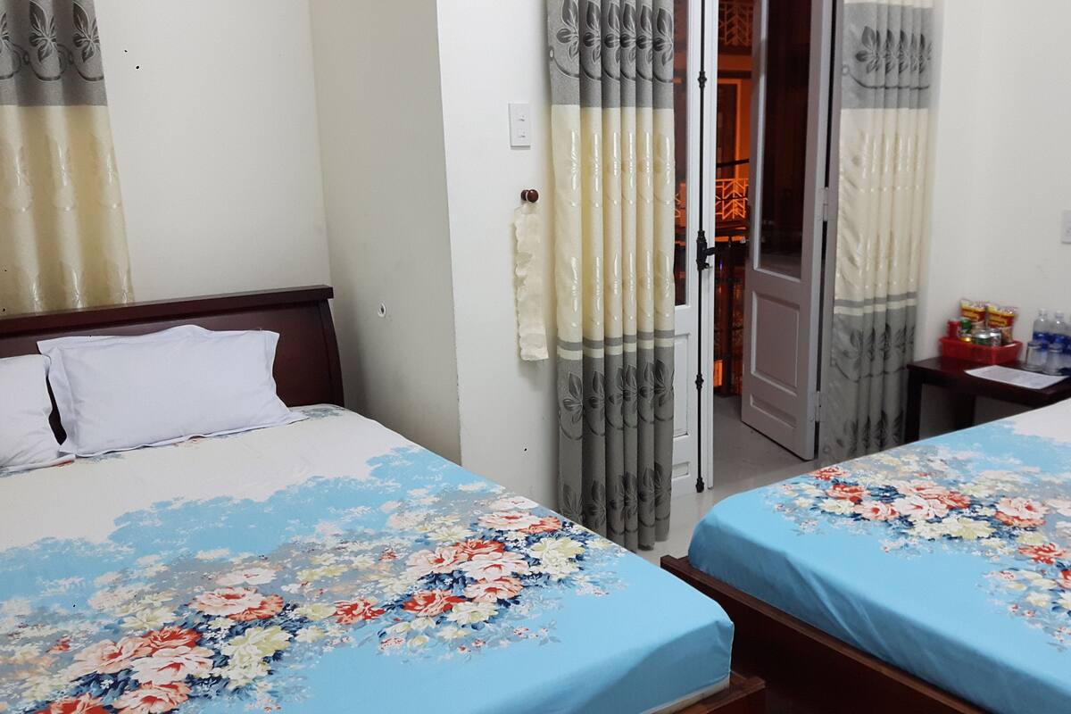 Phòng, 2 giường đôi, ban công | Bàn, truy cập Internet không dây miễn phí 