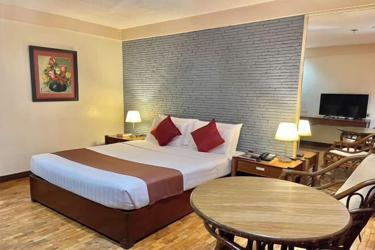 Desk, iron/ironing board, free WiFi, bed sheets