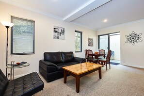 Classic Townhome, 1 Queen Bed, Courtyard View | Living area | Flat-screen TV, DVD player - Fremantle Townhouse Unit 4 (Fremantle)