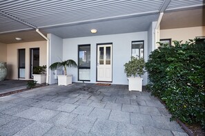 Classic Townhome, 1 Queen Bed, Courtyard View | Courtyard view - Fremantle Townhouse Unit 4 (Fremantle)