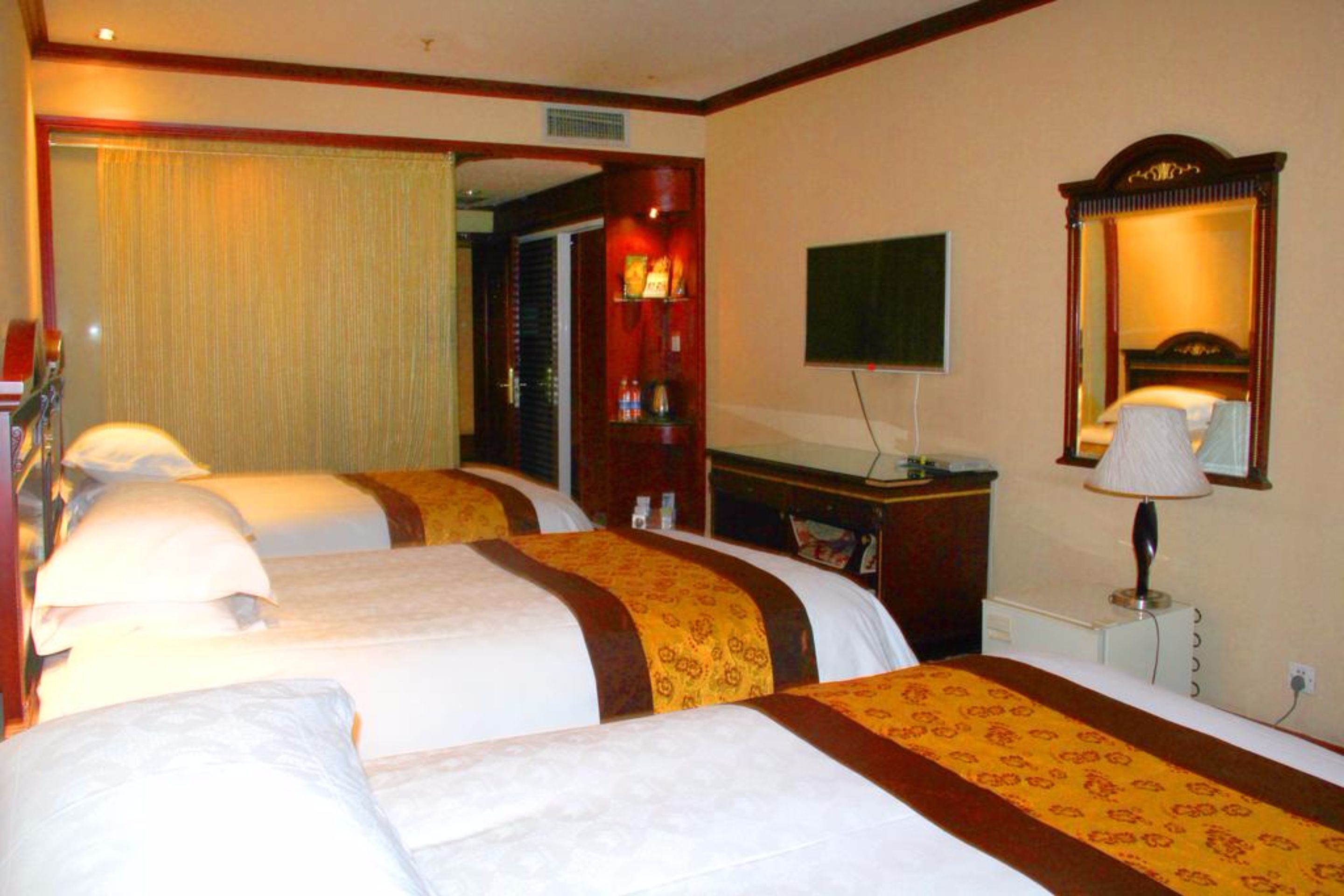 Business Triple Room | Minibar, in-room safe, desk, blackout curtains