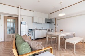 Family Apartment, 3 Bedrooms | In-room dining - Universal Bay Condominium (Osaka)
