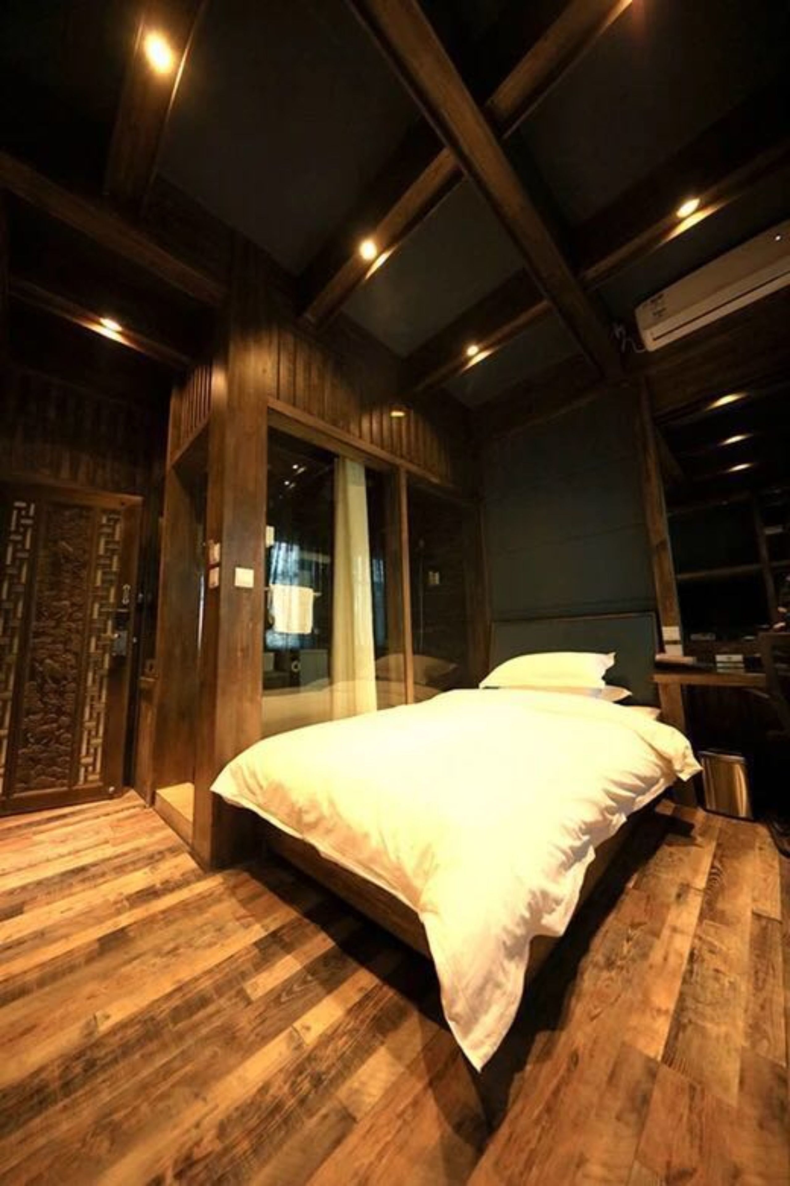 executive double room | minibar, in-room safe, desk, blackout curtains