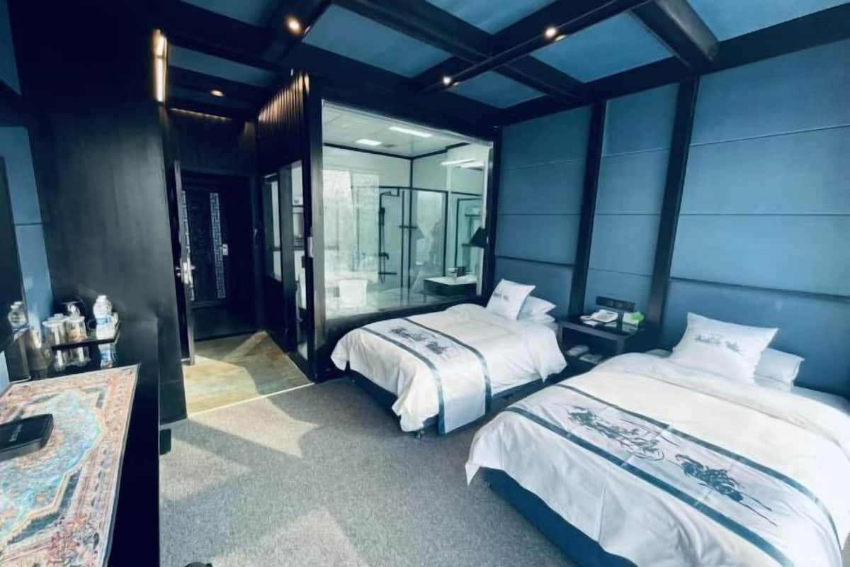 Minibar, in-room safe, desk, blackout curtains