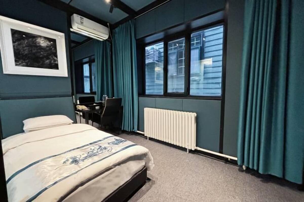 Minibar, in-room safe, desk, blackout curtains