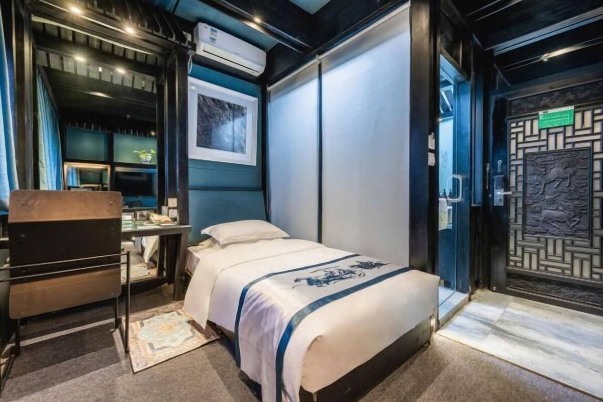 Minibar, in-room safe, desk, blackout curtains