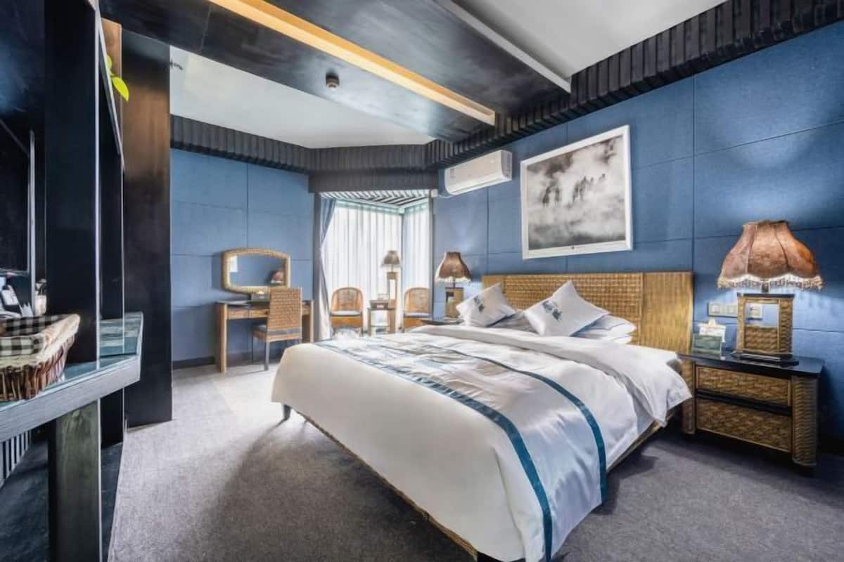 Minibar, in-room safe, desk, blackout curtains