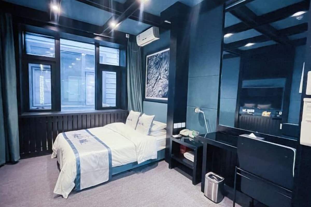 Minibar, in-room safe, desk, blackout curtains