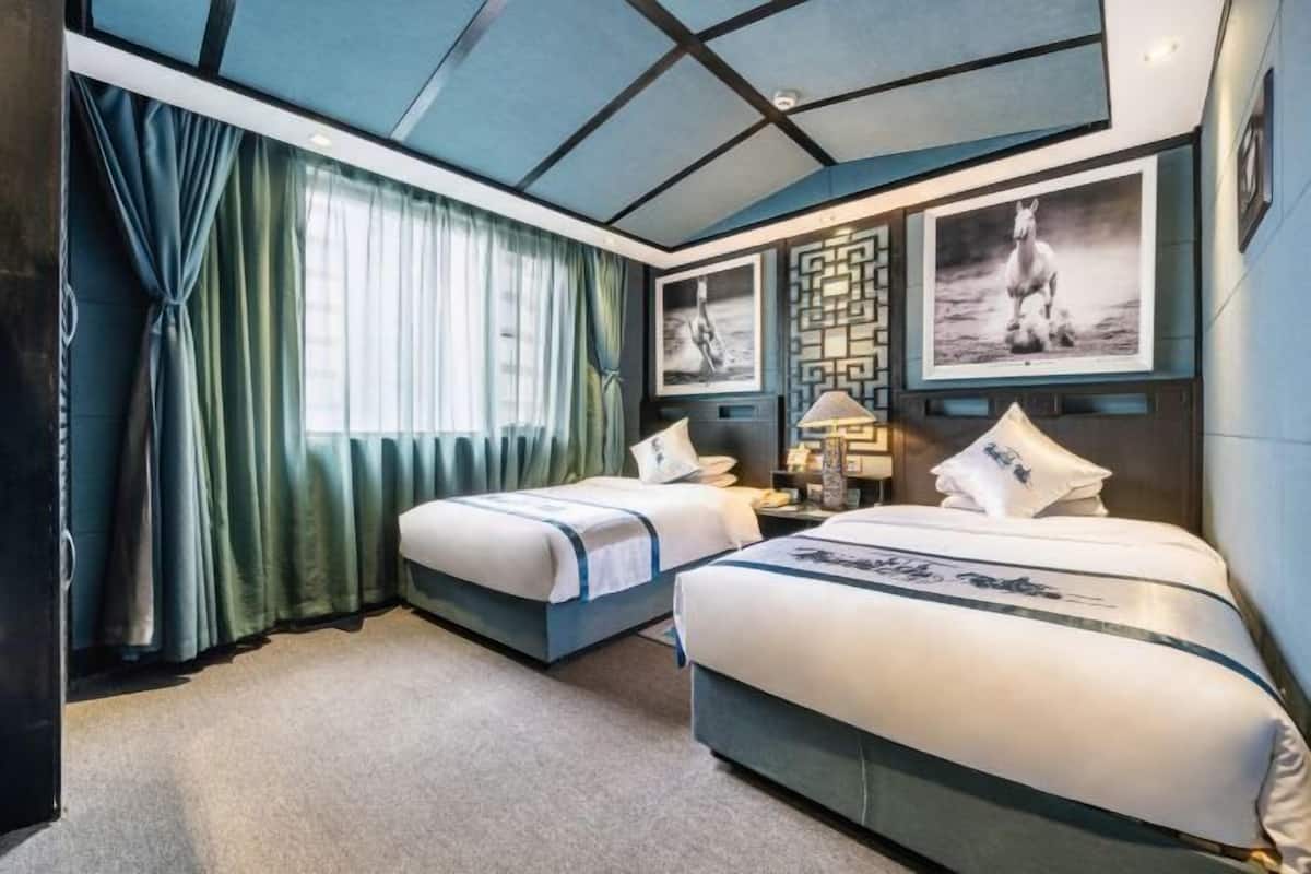 Minibar, in-room safe, desk, blackout curtains