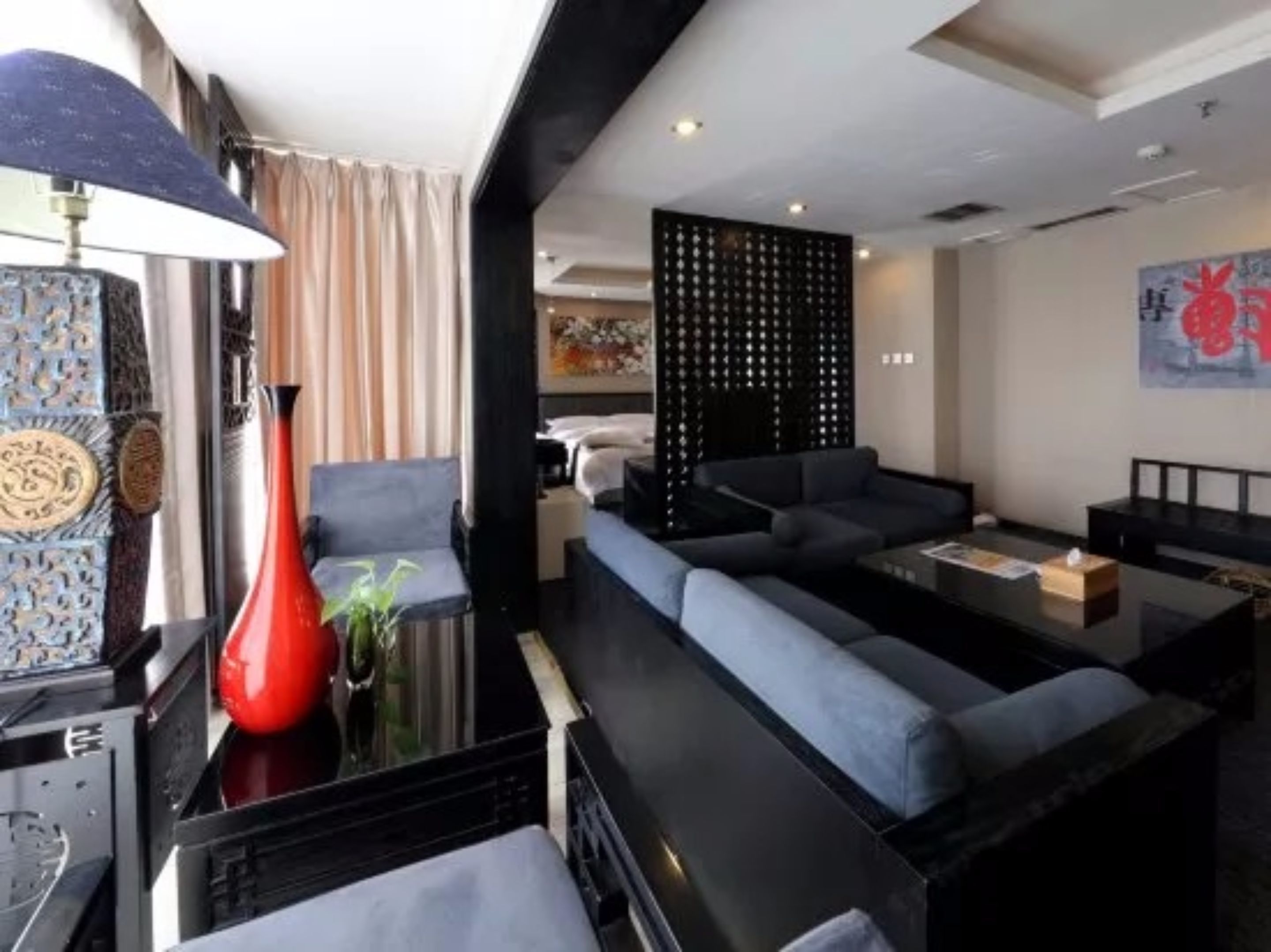 deluxe suite with mountain view | minibar, in-room safe, desk, blackout curtains