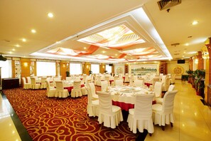 2 间餐厅，供应早餐