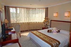 Standard Double Room | Minibar, in-room safe, desk, blackout drapes - Chengde Shenghua Hotel (Chengde)