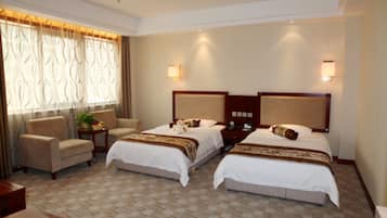 Deluxe Twin Room | Minibar, in-room safe, desk, blackout curtains
