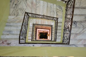 Staircase - Raoum Inn Serviced Apartments- Hail (Ha'il)