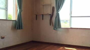 Rumah Tradisional | Meja kerja, setrika/meja setrika, Wi-Fi gratis, dan seprai linen