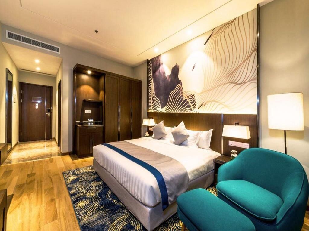Minibar, in-room safe, iron/ironing board, free WiFi