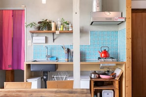 Shared Dormitory, Women only | Shared kitchen | Full-sized fridge, microwave, toaster, rice cooker - Tokyo Hikari Guesthouse - Hostel (Tokyo)