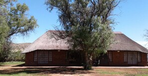Vista frontal de la propiedad