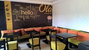 Restaurant - Shumuk Hotel and Apartments (Kampala)
