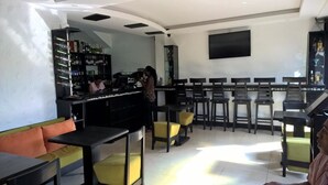 Sports bar - Shumuk Hotel and Apartments (Kampala)
