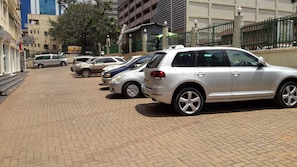 Parken ohne Service (kostenlos), Parkservice (kostenlos)