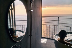 Premium Twin Room, Multiple Beds, Non Smoking, Ocean View | Bathroom | Shower, free toiletries, hair dryer, slippers - samana hotel Yakushima (Yakushima)