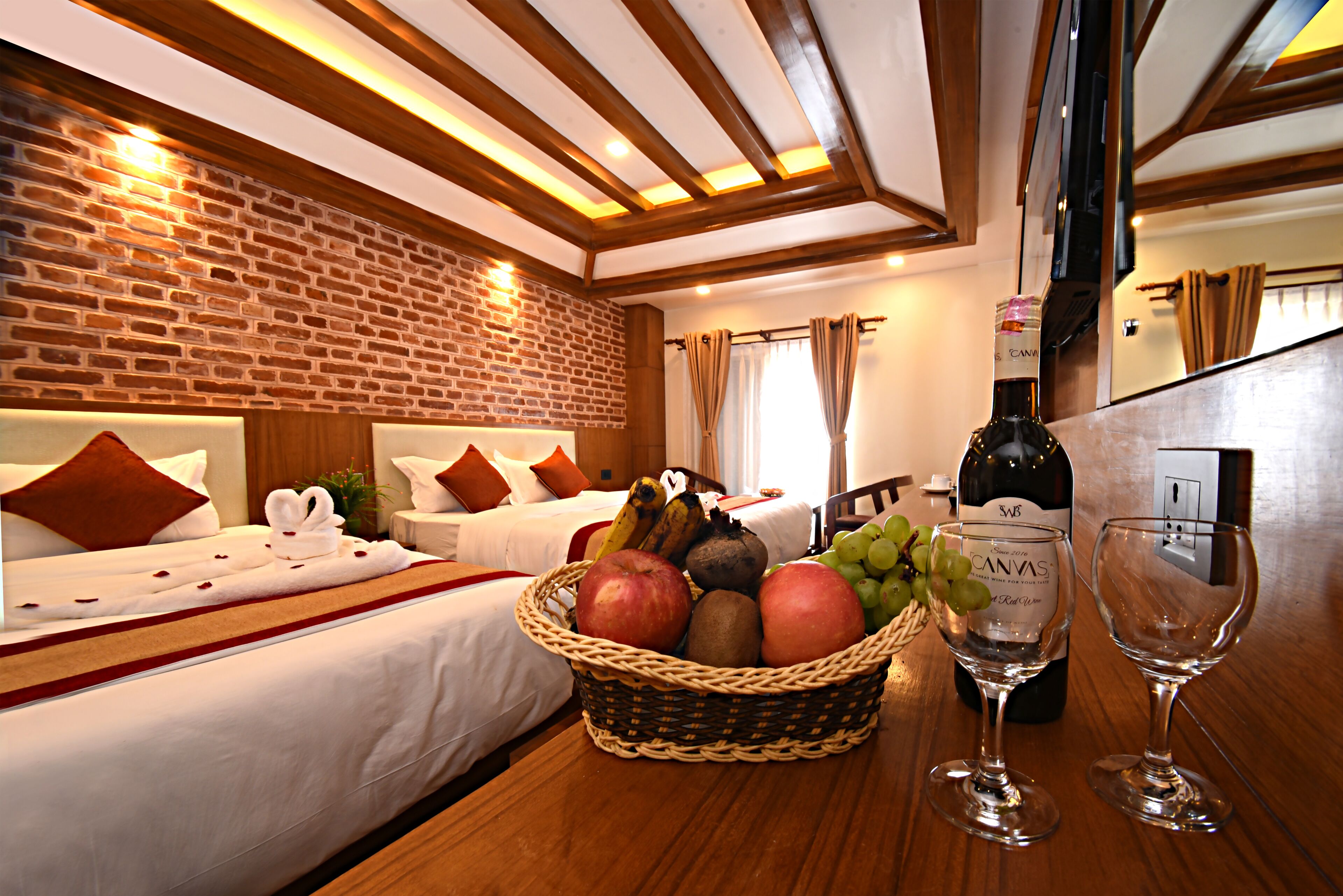 Schreibtisch, schallisolierte Zimmer, Bügeleisen/Bügelbrett