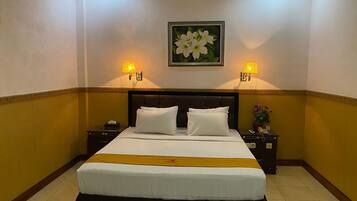 Deluxe Room | Desk, free WiFi
