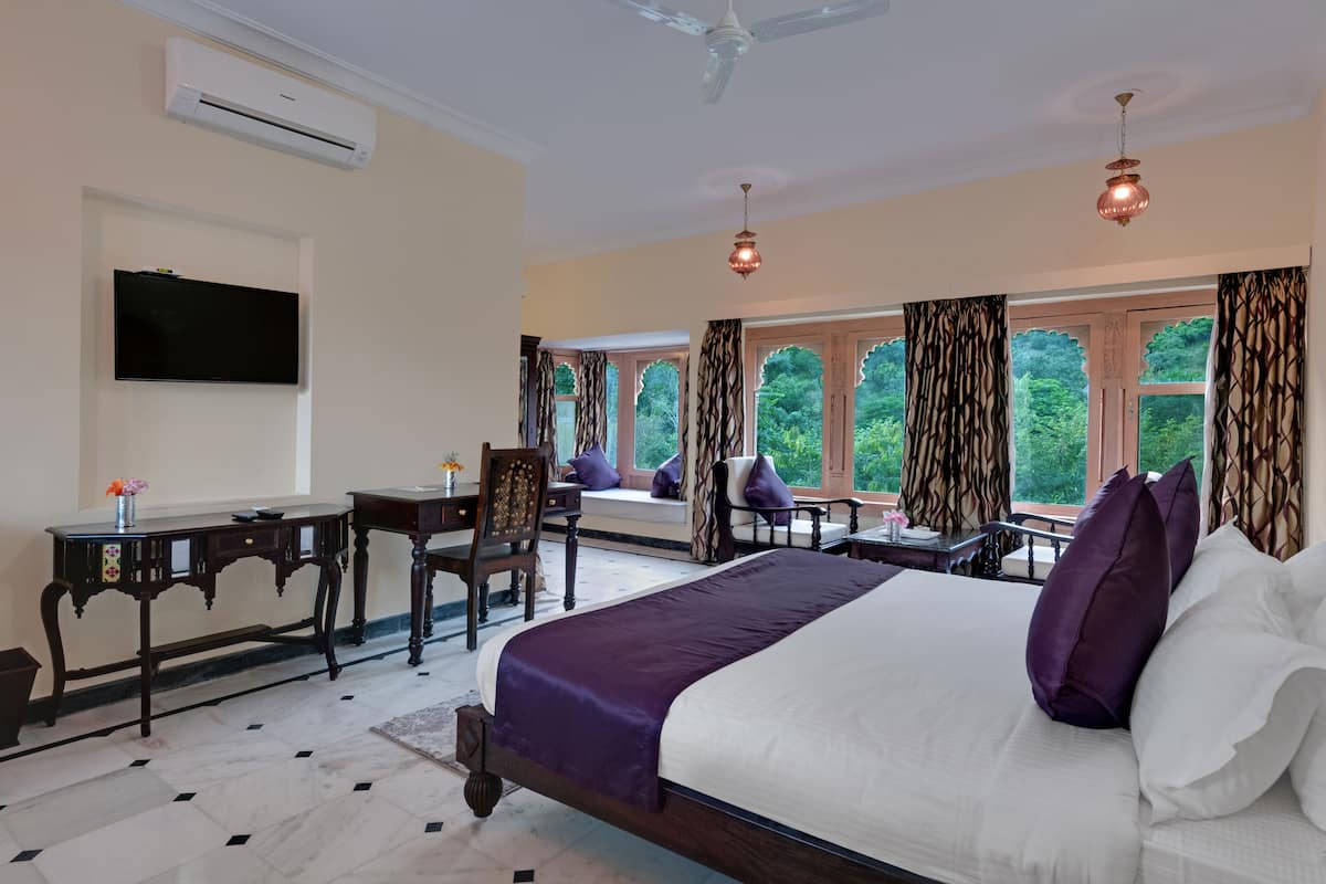 Superior Room, 1 Double Bed | 1 bedroom, minibar, iron/ironing board, free WiFi