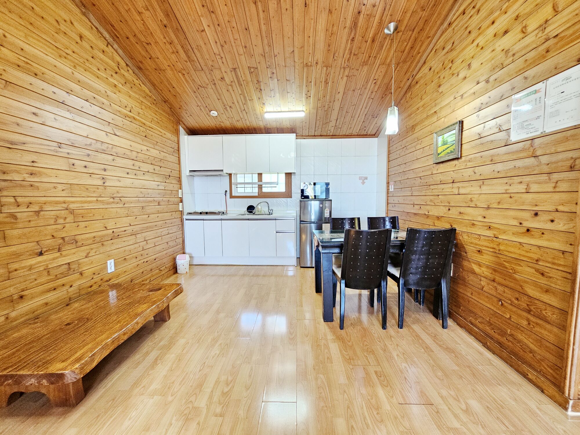 Zimmer (One Room)