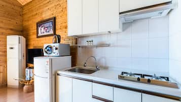 复式 | 私人简易厨房 | 电热水壶、厨具/餐具