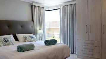 Self Catering Flat | Seprai premium, selimut bulu angsa, bantalan ekstra lembut, dan brankas
