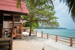 ชายหาด
