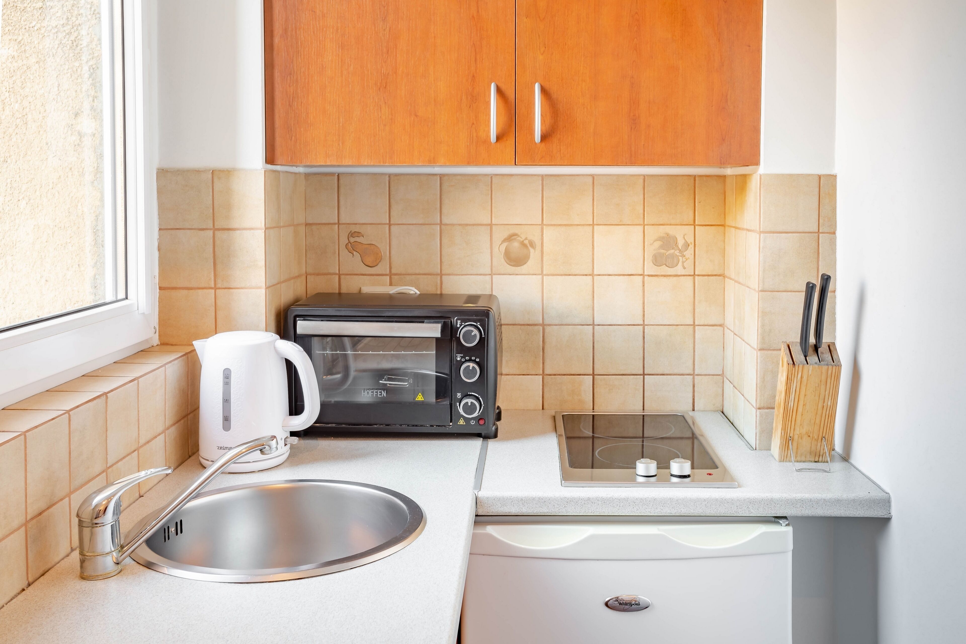 standard double or twin room | private kitchen | fridge, stovetop, coffee/tea maker, electric kettle