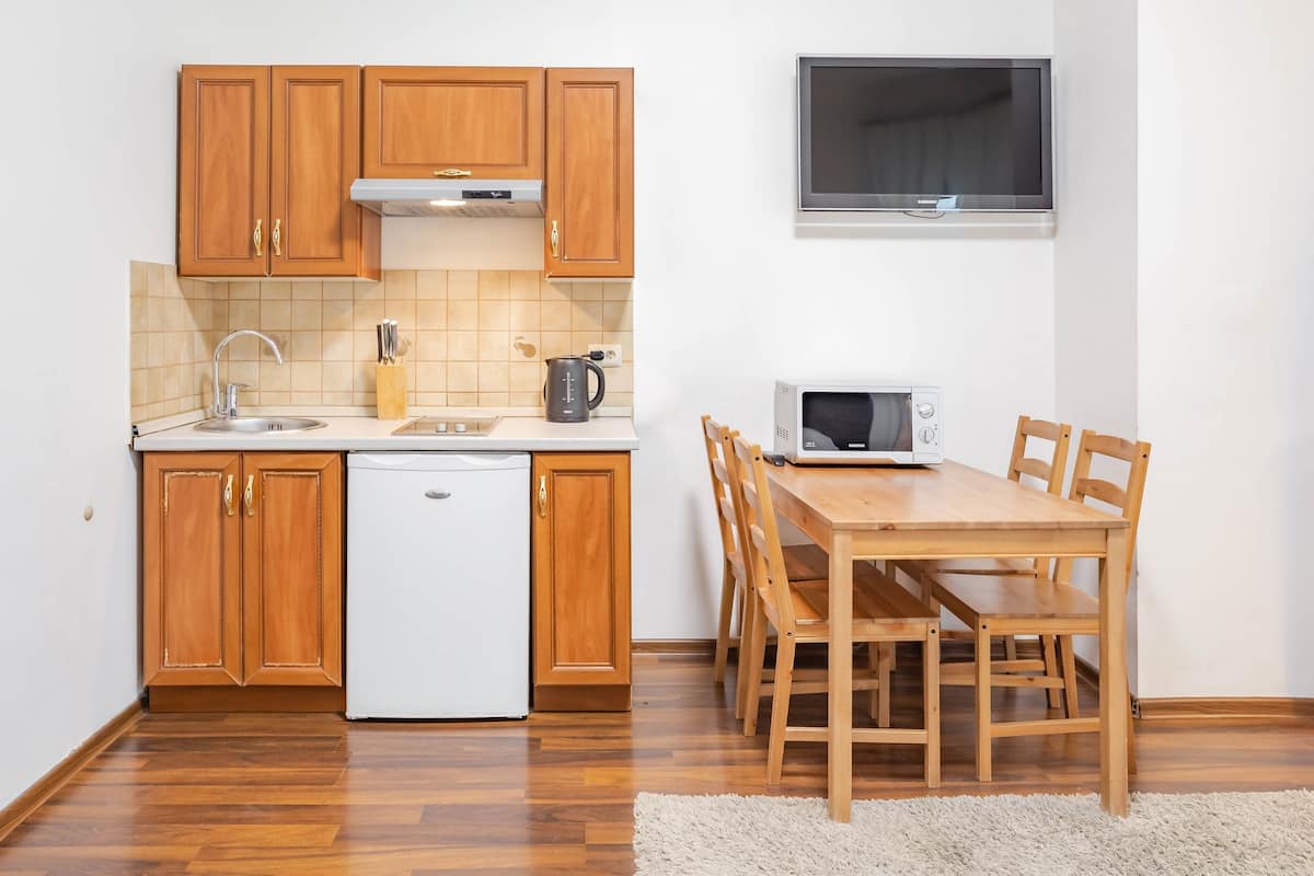 classic quadruple room | private kitchen | fridge, stovetop, coffee/tea maker, electric kettle