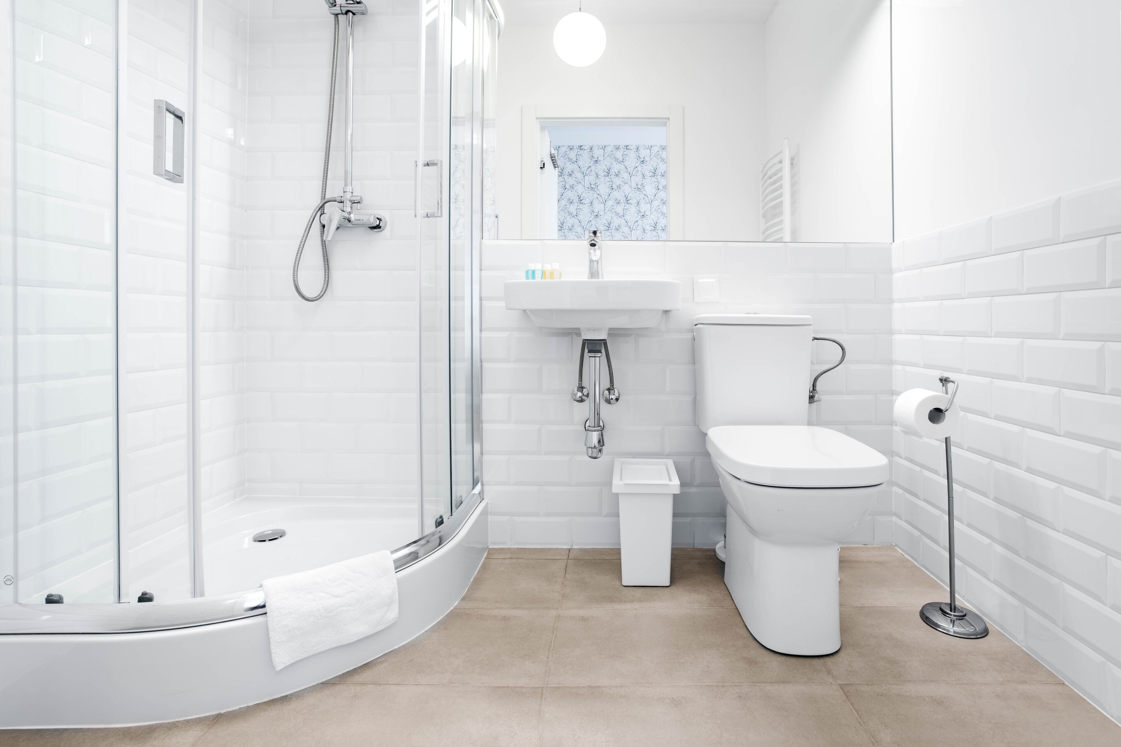 classic quadruple room | bathroom | shower, free toiletries, hair dryer, towels