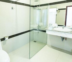 Free toiletries, hair dryer, slippers, towels - Hoang Yen 2 Hotel (Quy Nhon)