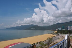 Beach - Hoang Yen 3 Hotel (Quy Nhon)