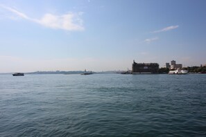 A waterfront view with a large building and a smaller structure on the right. - Kadikoy Otel (Istanbul)