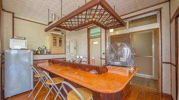 Nhà | Bếp nhỏ riêng | Tủ lạnh, lò vi sóng, bếp nấu, vỉ nướng