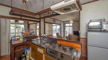 獨棟房屋 | 私人小型廚房 | 電冰箱、微波爐、爐台、烤盤