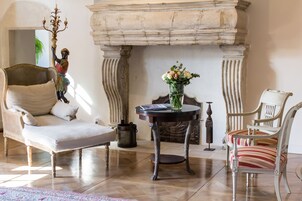 奢华套房, 独立浴室, 花园景观 (Suite Tocqueville) | 高档床上用品、特色装修、特色家居、办公桌