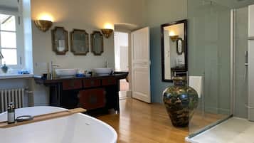 Superior Double Room, Ensuite, Garden View (Chambre de l'Amiral) | Bathroom | Separate tub and shower, deep soaking tub, designer toiletries