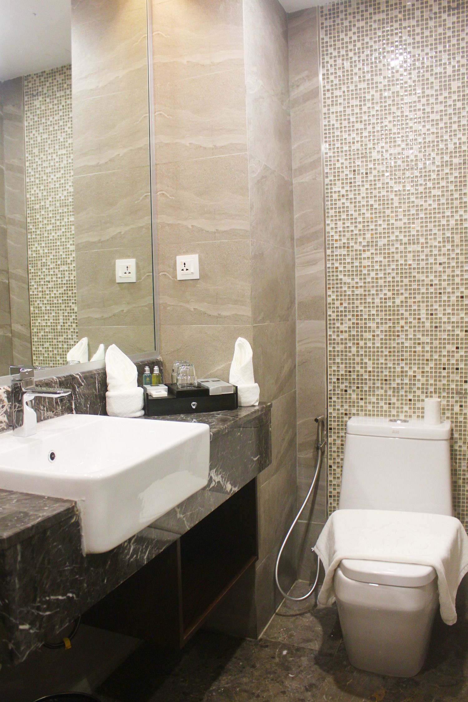 suite | bathroom | shower, free toiletries, hair dryer, slippers