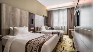 Deluxe Twin Room | In-room safe, desk, soundproofing, iron/ironing board