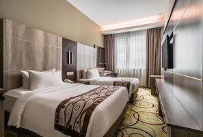 Caja de seguridad en la habitación y escritorio 