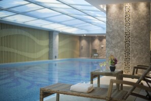 Piscina interna, piscina externa