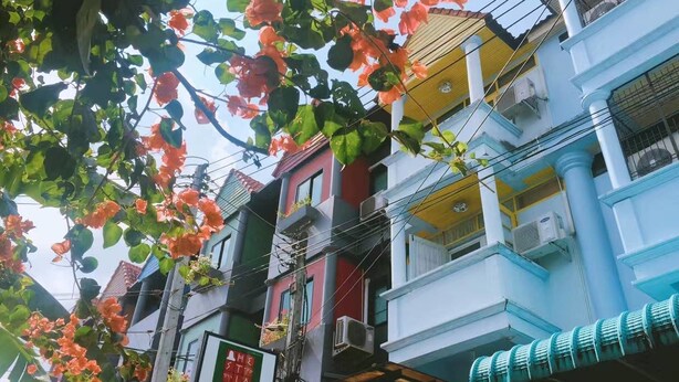 A multi-story building with balconies and air conditioning units. - The Commonroom CNX (Chiang Mai)