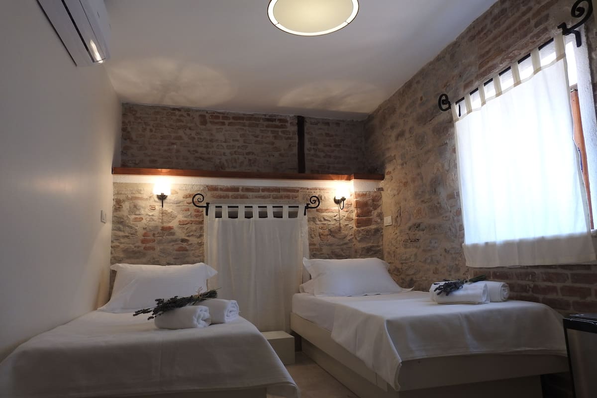 minibar, in-room safe, desk, free wifi