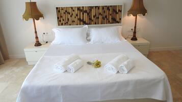 Standard Double Room | Minibar, in-room safe, desk, free WiFi